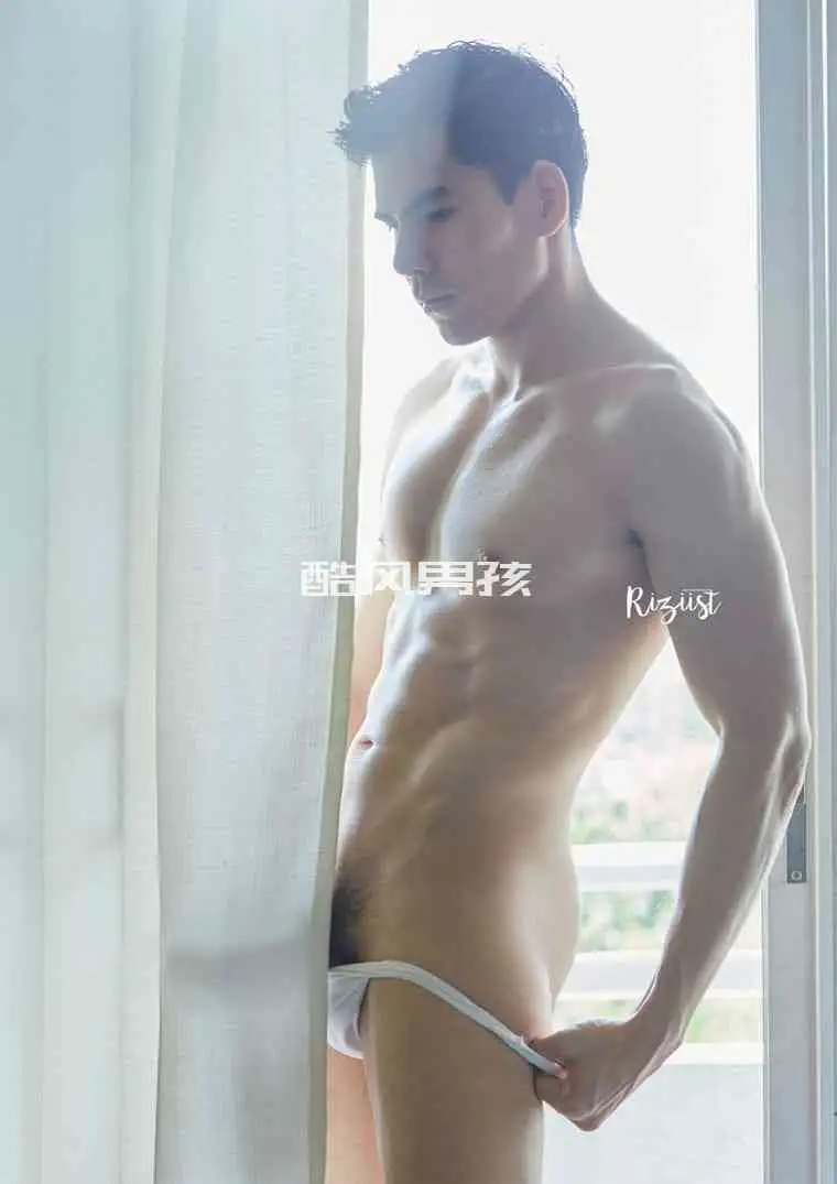 RIZIIST MAGAZINE NO.10 BILL | 纯粹的男性写真