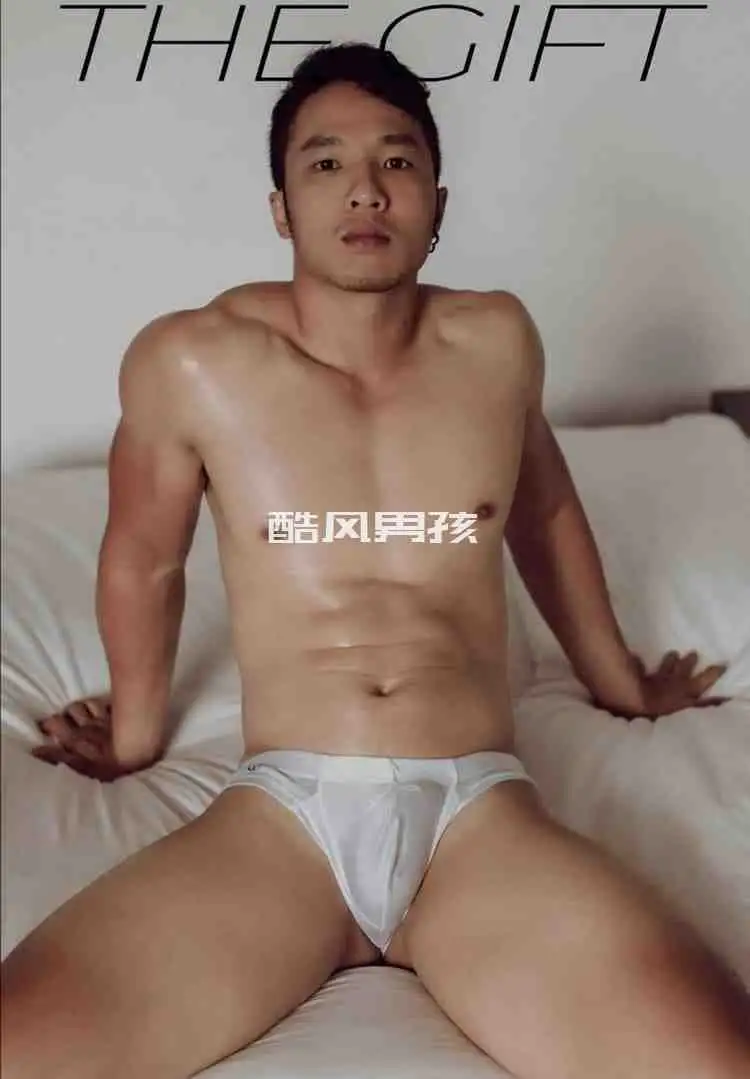 THE GIFT来自越南的天赋摄影师Stev，呈现男体写真艺术的视觉盛宴