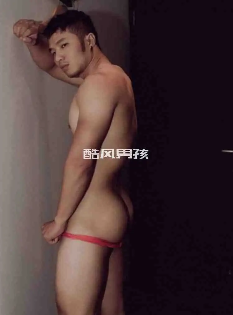 THE GIFT来自越南的天赋摄影师Stev，呈现男体写真艺术的视觉盛宴