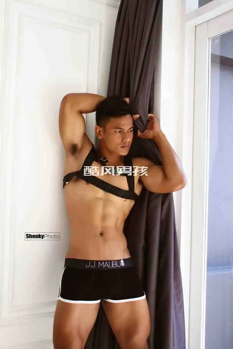 MEN S ROOM NO.10 JOHNY | 肌肉鲜肉强势出镜，艺术写真赏心悦目