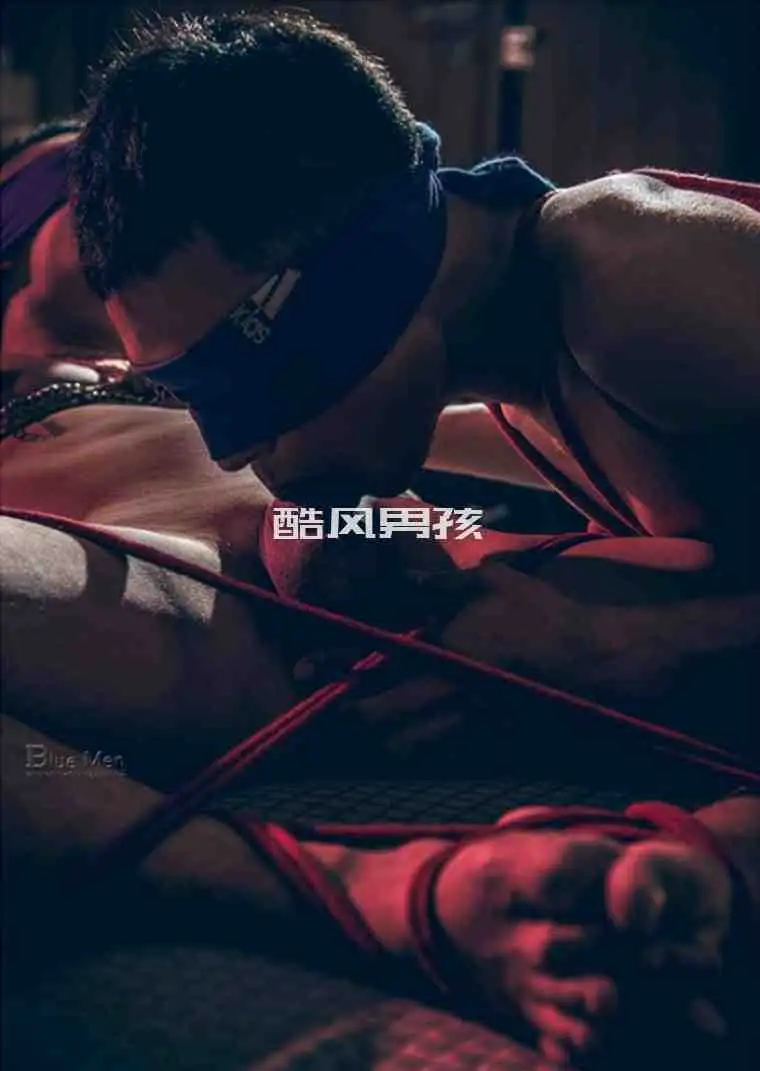 蓝色激情之夜修毛教练的SM体验