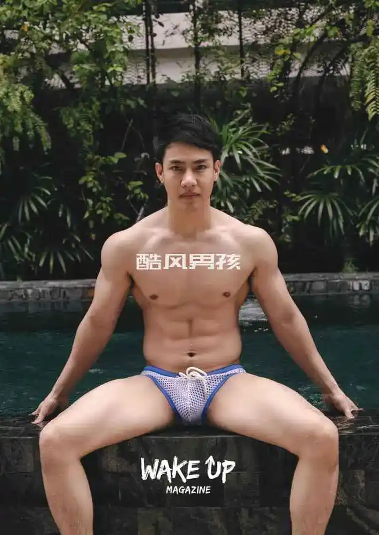 HACK 回归肌肉男模的性感写真