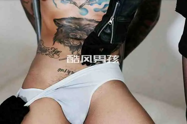 囚禁刺青男PAE的牢笼写真