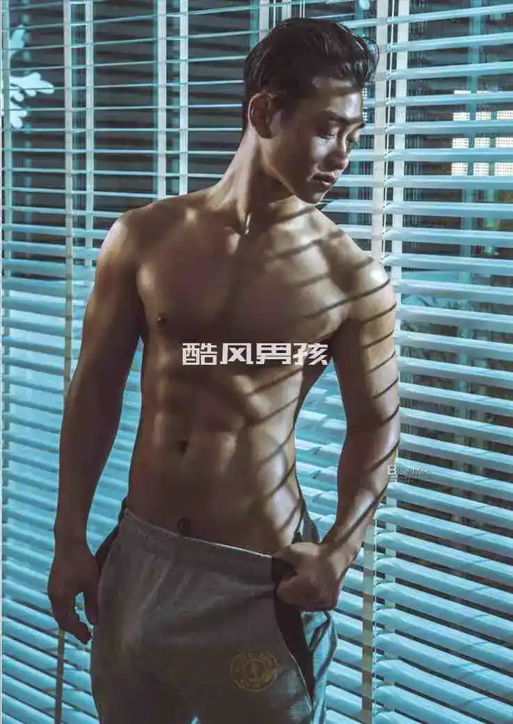 运动型男Tommy的性感写真