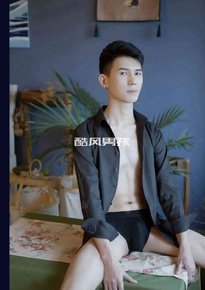 ELEGANT MAN NO.05——禁欲教师的炙热诱惑——泊宇