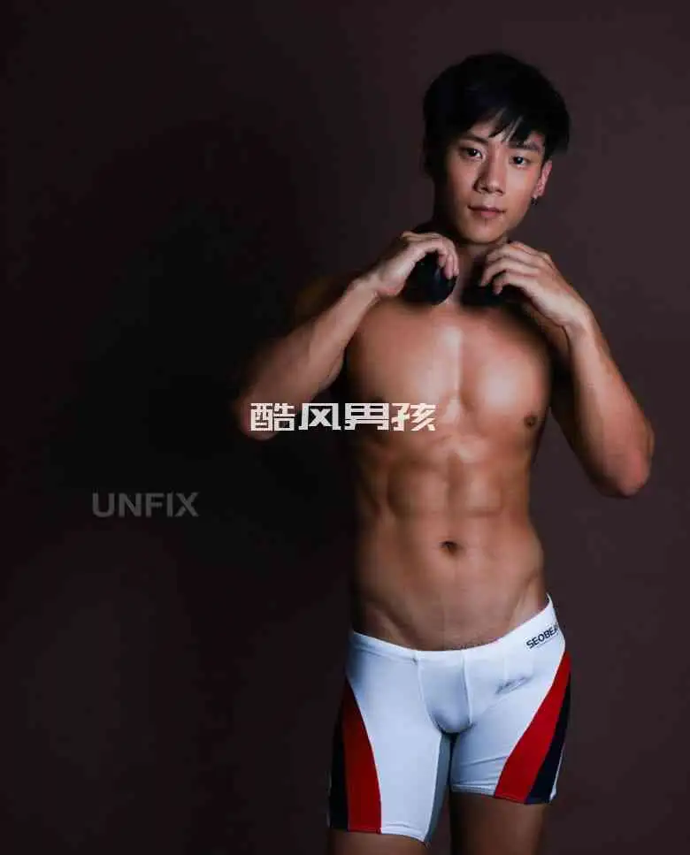 Hot Cocoa的UNFIX NO.01写真——活力四射的教练