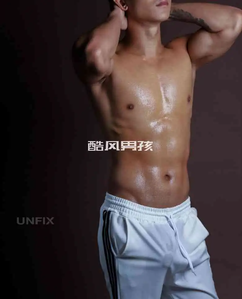 Hot Cocoa的UNFIX NO.01写真——活力四射的教练