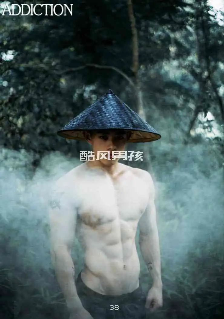 森林秘境中高冷男模的私人写真