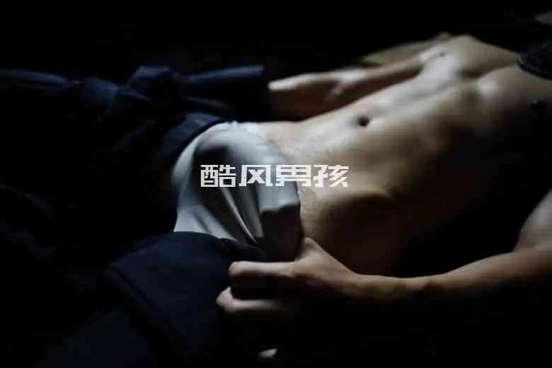 SKiiNMODE写真系列第4辑魅力无限，展现男生之美