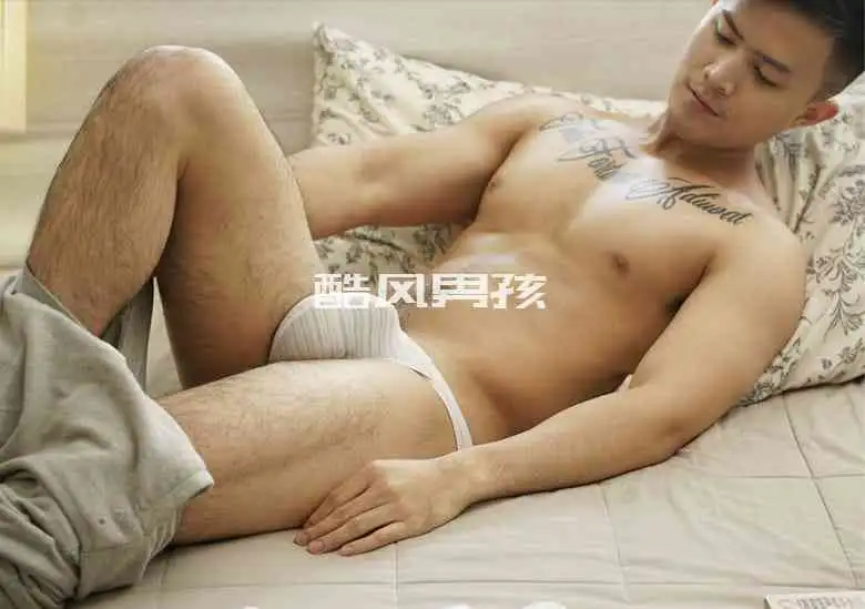 轻熟花美男 Jo 的健康性感写真