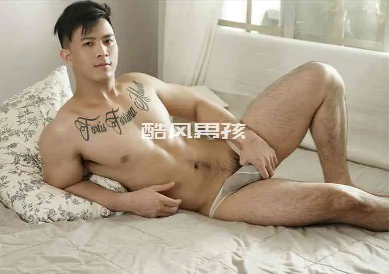 轻熟花美男 Jo 的健康性感写真