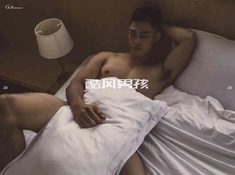 阳光暖男BRAD写真特辑健硕身材，自然不做作