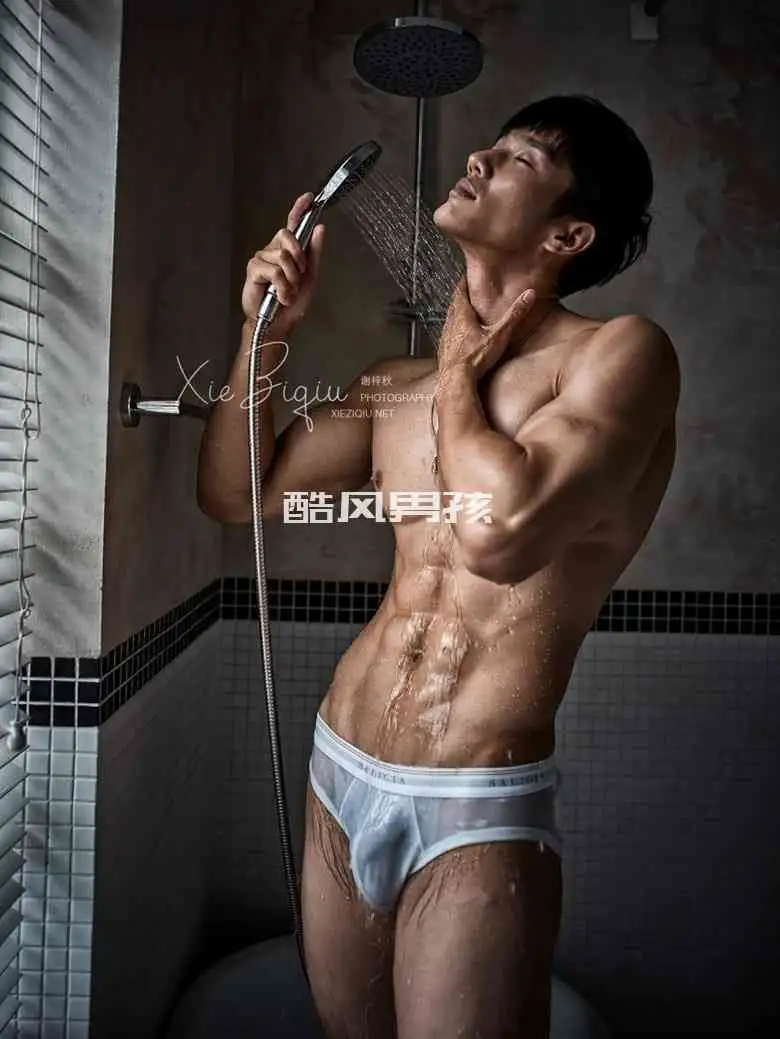 BODYSTYLE NO.10 XIAOXIONG 写真集——展示男性魅力与自信