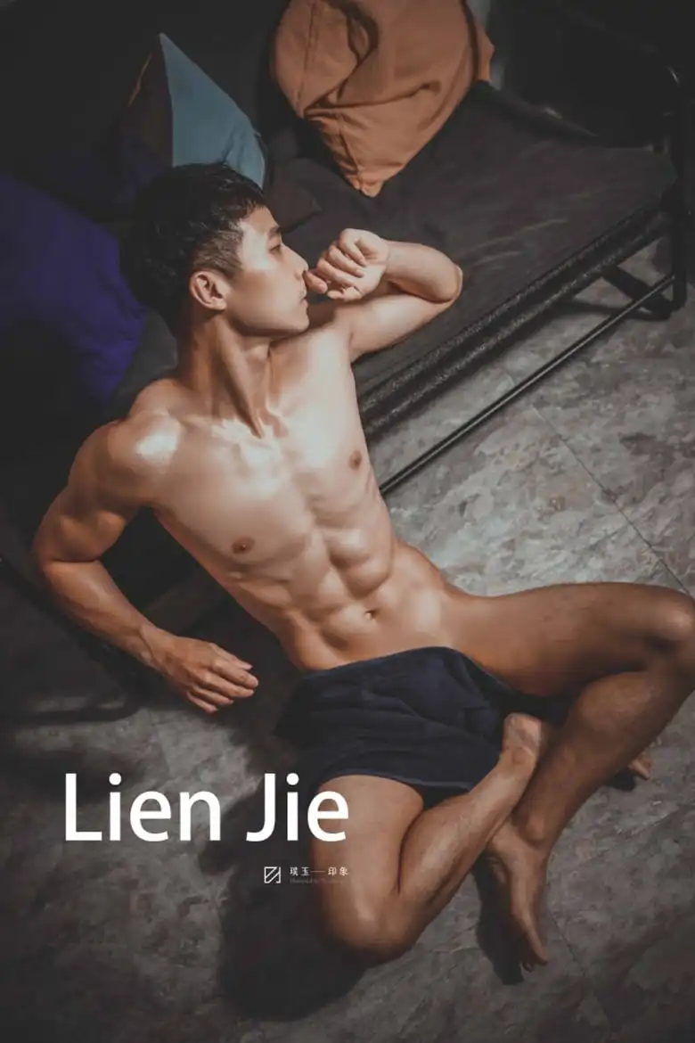 泳池魅影——游泳教练 LIEN JIE 写真特辑