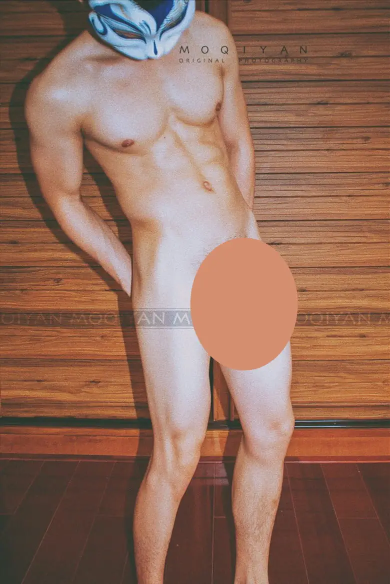 莫启言2023性感魅力写真展现型男风采